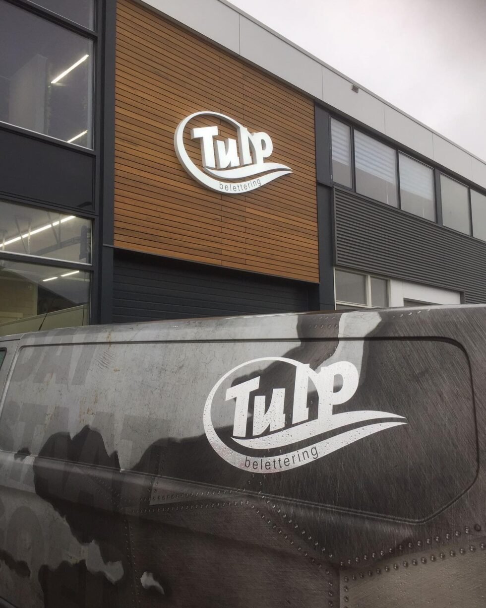 tulpbelettering gevel